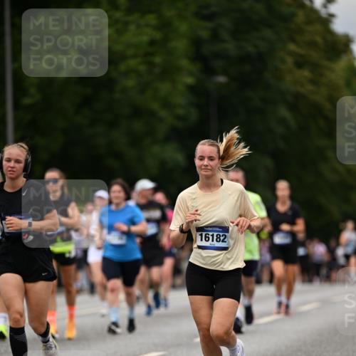 29.06.2025 - hella hamburg halbmarathon Dr. Thomas Lammeyer http://msf.ph/oto/8520871 29.06.2025 10:34:04 Kennedybrücke 1063, 1192, 1230, 1661, 1869, 2901, 3613, 4575, 4580, 4982, 5322, 6418, 6598, 7449, 8048, 8388, 10162, 10641, 10880 meine-sportfotos.de