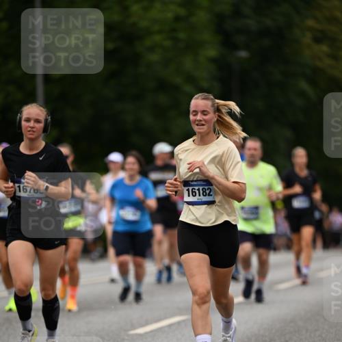 29.06.2025 - hella hamburg halbmarathon Dr. Thomas Lammeyer http://msf.ph/oto/8520908 29.06.2025 10:34:05 Kennedybrücke 1063, 1192, 1230, 1661, 1869, 2901, 3573, 3613, 4575, 4580, 4982, 5322, 6418, 6598, 7449, 8048, 10162, 10641, 10880 meine-sportfotos.de