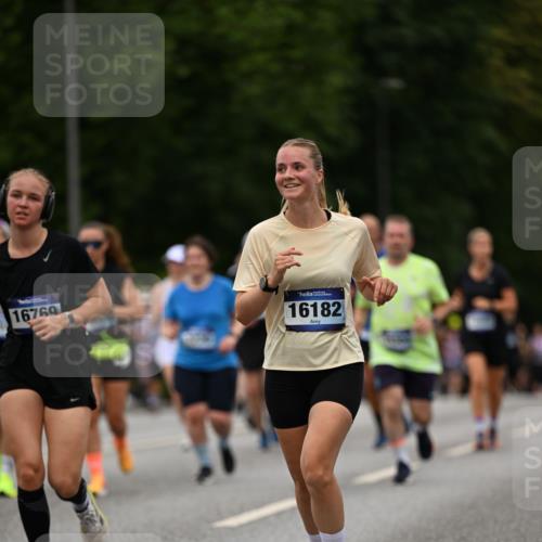 29.06.2025 - hella hamburg halbmarathon Dr. Thomas Lammeyer http://msf.ph/oto/8520918 29.06.2025 10:34:05 Kennedybrücke 1063, 1192, 1230, 1661, 1869, 2901, 3573, 3613, 4575, 4580, 4982, 5322, 6418, 6598, 7449, 8048, 10162, 10641, 10880 meine-sportfotos.de