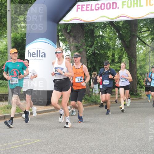 29.06.2025 - hella hamburg halbmarathon KatJ http://msf.ph/oto/8520921 29.06.2025 10:49:53 Zwischen KM18-KM19 1126, 1254, 1334, 1573, 1722, 1724, 1881, 3001, 4370, 4665, 5734 meine-sportfotos.de