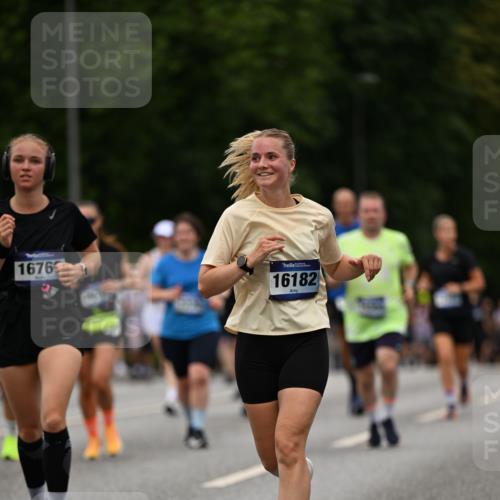 29.06.2025 - hella hamburg halbmarathon Dr. Thomas Lammeyer http://msf.ph/oto/8520925 29.06.2025 10:34:05 Kennedybrücke 1063, 1192, 1230, 1661, 1869, 2901, 3573, 3613, 4575, 4580, 4982, 5322, 6418, 6598, 7449, 8048, 10162, 10641, 10880 meine-sportfotos.de