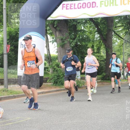 29.06.2025 - hella hamburg halbmarathon KatJ http://msf.ph/oto/8520946 29.06.2025 10:49:53 Zwischen KM18-KM19 1126, 1254, 1334, 1573, 1722, 1724, 1881, 3001, 4370, 4665, 5734 meine-sportfotos.de