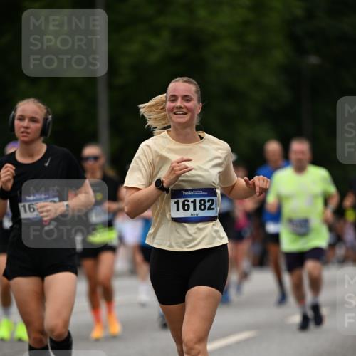29.06.2025 - hella hamburg halbmarathon Dr. Thomas Lammeyer http://msf.ph/oto/8520954 29.06.2025 10:34:06 Kennedybrücke 1063, 1192, 1230, 1661, 2901, 3573, 3613, 4575, 4580, 4982, 5322, 6418, 6598, 7449, 8048, 10162, 10641, 10880 meine-sportfotos.de