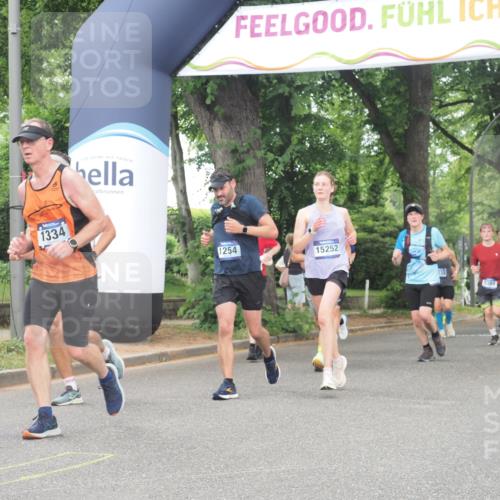 29.06.2025 - hella hamburg halbmarathon KatJ http://msf.ph/oto/8520966 29.06.2025 10:49:54 Zwischen KM18-KM19 1254, 1334, 1573, 1722, 1881, 3001, 3921, 4370, 4665, 5384, 5734 meine-sportfotos.de