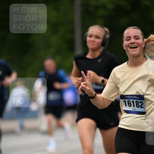 29.06.2025 - hella hamburg halbmarathon Dr. Thomas Lammeyer http://msf.ph/oto/8520996 29.06.2025 10:34:07 Kennedybrücke 1063, 1192, 1230, 1661, 2901, 3573, 3613, 4575, 4580, 4982, 5322, 6418, 6598, 7449, 8048, 10162, 10641, 10880 meine-sportfotos.de