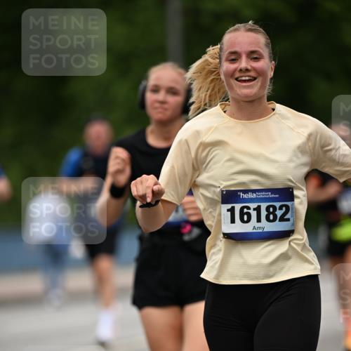 29.06.2025 - hella hamburg halbmarathon Dr. Thomas Lammeyer http://msf.ph/oto/8521014 29.06.2025 10:34:07 Kennedybrücke 1063, 1192, 1230, 1661, 2901, 3573, 3613, 4575, 4580, 4982, 5322, 6418, 6598, 7449, 8048, 10162, 10641, 10880 meine-sportfotos.de