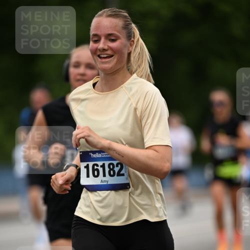 29.06.2025 - hella hamburg halbmarathon Dr. Thomas Lammeyer http://msf.ph/oto/8521029 29.06.2025 10:34:08 Kennedybrücke 1063, 1192, 1230, 1661, 2901, 3573, 3613, 4575, 4580, 6418, 6598, 7449, 8048, 10162, 10641, 10880 meine-sportfotos.de