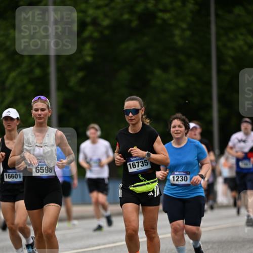 29.06.2025 - hella hamburg halbmarathon Dr. Thomas Lammeyer http://msf.ph/oto/8521040 29.06.2025 10:34:08 Kennedybrücke 1063, 1192, 1230, 1661, 2901, 3573, 3613, 4575, 4580, 6418, 6598, 7449, 8048, 10162, 10641, 10880 meine-sportfotos.de