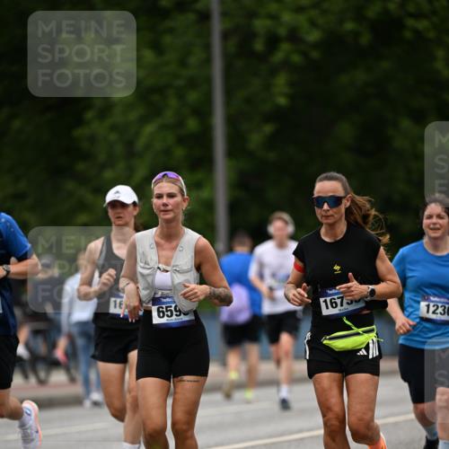 29.06.2025 - hella hamburg halbmarathon Dr. Thomas Lammeyer http://msf.ph/oto/8521056 29.06.2025 10:34:09 Kennedybrücke 1063, 1192, 1230, 1661, 2901, 3524, 3573, 3613, 4575, 4580, 6418, 6598, 7449, 8048, 10641, 10880 meine-sportfotos.de