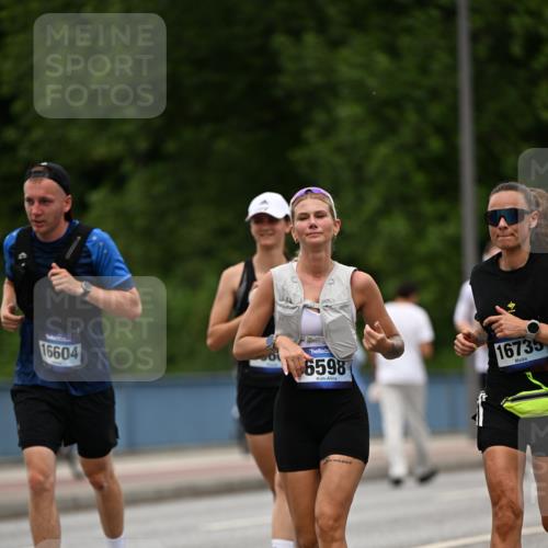 29.06.2025 - hella hamburg halbmarathon Dr. Thomas Lammeyer http://msf.ph/oto/8521076 29.06.2025 10:34:09 Kennedybrücke 1063, 1192, 1230, 1661, 2901, 3524, 3573, 3613, 4575, 4580, 6418, 6598, 7449, 8048, 10641, 10880 meine-sportfotos.de