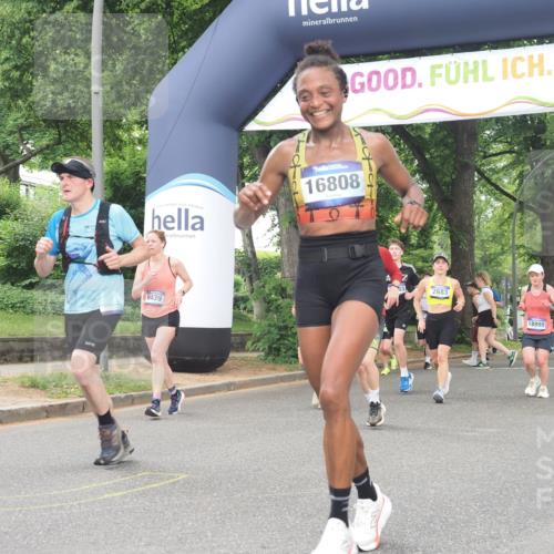 29.06.2025 - hella hamburg halbmarathon KatJ http://msf.ph/oto/8521086 29.06.2025 10:49:57 Zwischen KM18-KM19 1254, 1334, 1464, 1573, 1881, 2683, 3001, 3921, 4538, 5384 meine-sportfotos.de