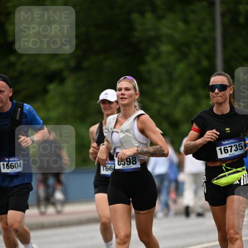 29.06.2025 - hella hamburg halbmarathon Dr. Thomas Lammeyer http://msf.ph/oto/8521095 29.06.2025 10:34:09 Kennedybrücke 1063, 1192, 1230, 1661, 2901, 3524, 3573, 3613, 4575, 4580, 6418, 6598, 7449, 8048, 10641, 10880 meine-sportfotos.de