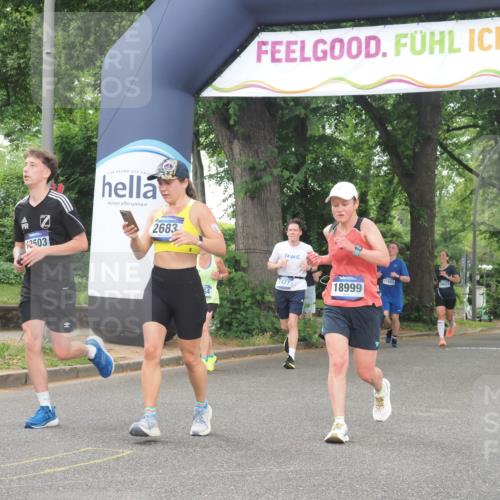 29.06.2025 - hella hamburg halbmarathon KatJ http://msf.ph/oto/8521145 29.06.2025 10:49:59 Zwischen KM18-KM19 1254, 1464, 2683, 3921, 4538, 5384 meine-sportfotos.de