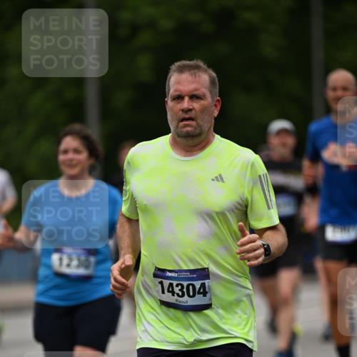 29.06.2025 - hella hamburg halbmarathon Dr. Thomas Lammeyer http://msf.ph/oto/8521163 29.06.2025 10:34:11 Kennedybrücke 1063, 1192, 1230, 1661, 2901, 3524, 3573, 3613, 4198, 4575, 4580, 4819, 6418, 6598, 7449, 8048, 10641, 10880 meine-sportfotos.de