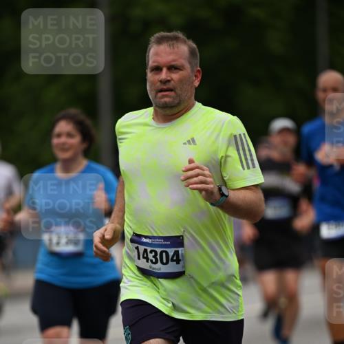 29.06.2025 - hella hamburg halbmarathon Dr. Thomas Lammeyer http://msf.ph/oto/8521170 29.06.2025 10:34:11 Kennedybrücke 1063, 1192, 1230, 1661, 2901, 3524, 3573, 3613, 4198, 4575, 4580, 4819, 6418, 6598, 7449, 8048, 10641, 10880 meine-sportfotos.de