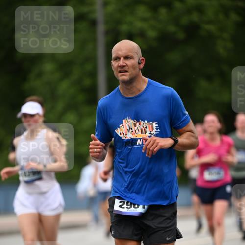 29.06.2025 - hella hamburg halbmarathon Dr. Thomas Lammeyer http://msf.ph/oto/8521208 29.06.2025 10:34:13 Kennedybrücke 1063, 1192, 1230, 1661, 2901, 3524, 3573, 4198, 4575, 4580, 4819, 6418, 6598, 6626, 7449, 8048, 10641, 10880 meine-sportfotos.de