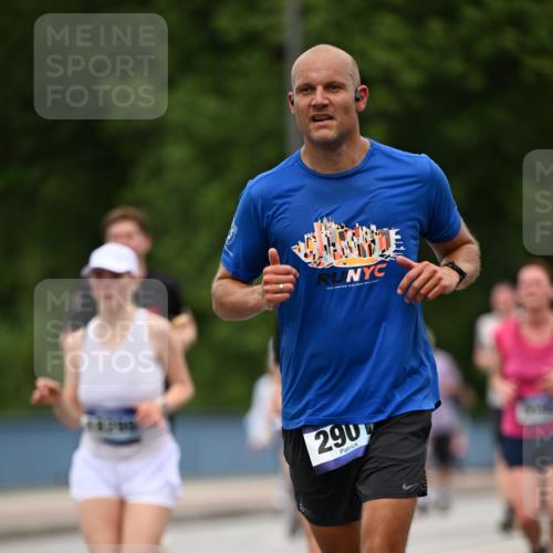 29.06.2025 - hella hamburg halbmarathon Dr. Thomas Lammeyer http://msf.ph/oto/8521217 29.06.2025 10:34:13 Kennedybrücke 1063, 1192, 1230, 1661, 2901, 3524, 3573, 4198, 4575, 4580, 4819, 6418, 6598, 6626, 7449, 8048, 10641, 10880 meine-sportfotos.de
