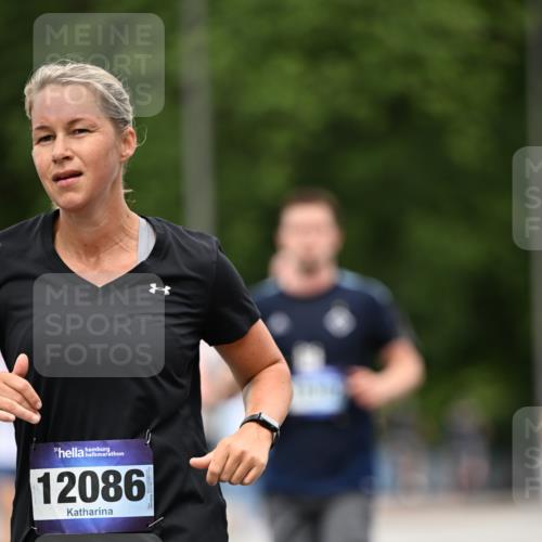 29.06.2025 - hella hamburg halbmarathon Dr. Thomas Lammeyer http://msf.ph/oto/8521282 29.06.2025 10:34:16 Kennedybrücke 1063, 1192, 1230, 1661, 2901, 3524, 3573, 4198, 4575, 4580, 4819, 6418, 6598, 6626, 7449, 8048, 10322, 10641, 10880 meine-sportfotos.de