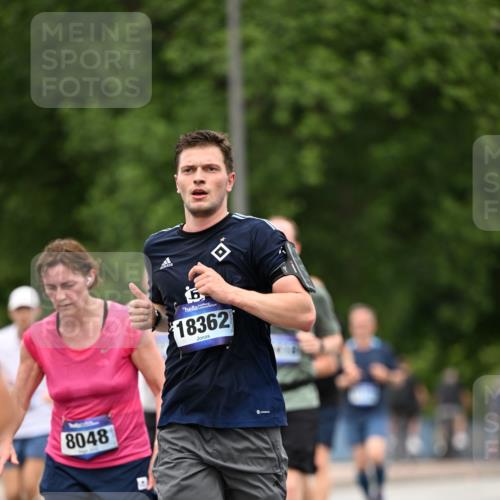 29.06.2025 - hella hamburg halbmarathon Dr. Thomas Lammeyer http://msf.ph/oto/8521295 29.06.2025 10:34:16 Kennedybrücke 1063, 1192, 1230, 1661, 2901, 3524, 3573, 4198, 4575, 4580, 4819, 6418, 6598, 6626, 7449, 8048, 10322, 10641, 10880 meine-sportfotos.de