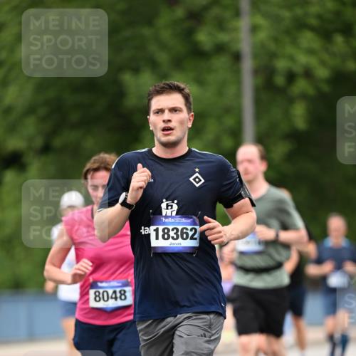 29.06.2025 - hella hamburg halbmarathon Dr. Thomas Lammeyer http://msf.ph/oto/8521307 29.06.2025 10:34:17 Kennedybrücke 1063, 1192, 1230, 1661, 2901, 3524, 3573, 4198, 4575, 4580, 4819, 6418, 6598, 6626, 8048, 10322, 10641, 10880 meine-sportfotos.de