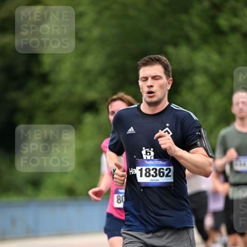29.06.2025 - hella hamburg halbmarathon Dr. Thomas Lammeyer http://msf.ph/oto/8521317 29.06.2025 10:34:17 Kennedybrücke 1063, 1192, 1230, 1661, 2901, 3524, 3573, 4198, 4575, 4580, 4819, 6418, 6598, 6626, 8048, 10322, 10641, 10880 meine-sportfotos.de