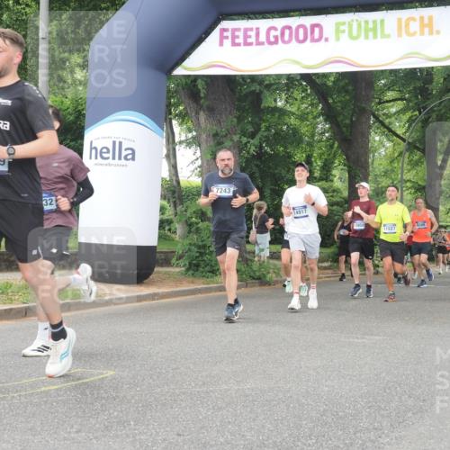 29.06.2025 - hella hamburg halbmarathon KatJ http://msf.ph/oto/8521320 29.06.2025 10:50:05 Zwischen KM18-KM19 1427, 1464, 7243 meine-sportfotos.de