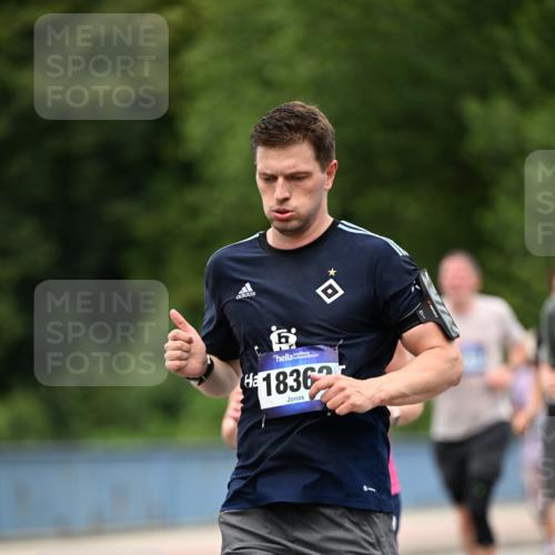 29.06.2025 - hella hamburg halbmarathon Dr. Thomas Lammeyer http://msf.ph/oto/8521324 29.06.2025 10:34:17 Kennedybrücke 1063, 1192, 1230, 1661, 2901, 3524, 3573, 4198, 4575, 4580, 4819, 6418, 6598, 6626, 8048, 10322, 10641, 10880 meine-sportfotos.de