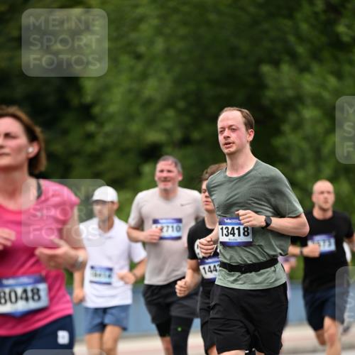 29.06.2025 - hella hamburg halbmarathon Dr. Thomas Lammeyer http://msf.ph/oto/8521356 29.06.2025 10:34:18 Kennedybrücke 1063, 1230, 1661, 2901, 3524, 3573, 4198, 4575, 4580, 4819, 6418, 6598, 6626, 8048, 10322, 10641, 10880 meine-sportfotos.de