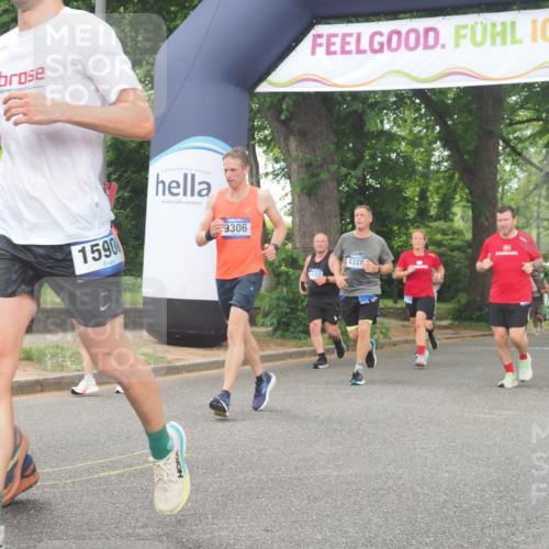 29.06.2025 - hella hamburg halbmarathon KatJ http://msf.ph/oto/8521462 29.06.2025 10:50:09 Zwischen KM18-KM19 4328, 7243 meine-sportfotos.de