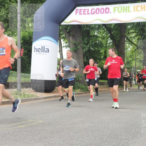 29.06.2025 - hella hamburg halbmarathon KatJ http://msf.ph/oto/8521522 29.06.2025 10:50:10 Zwischen KM18-KM19 4328, 7243 meine-sportfotos.de