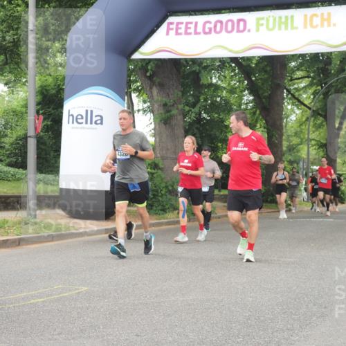 29.06.2025 - hella hamburg halbmarathon KatJ http://msf.ph/oto/8521543 29.06.2025 10:50:10 Zwischen KM18-KM19 4328, 7243 meine-sportfotos.de