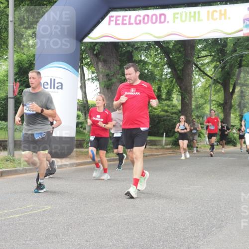 29.06.2025 - hella hamburg halbmarathon KatJ http://msf.ph/oto/8521584 29.06.2025 10:50:11 Zwischen KM18-KM19 4328, 7243 meine-sportfotos.de