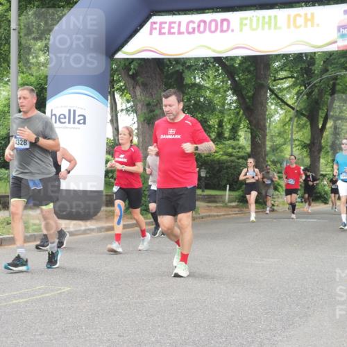 29.06.2025 - hella hamburg halbmarathon KatJ http://msf.ph/oto/8521595 29.06.2025 10:50:11 Zwischen KM18-KM19 4328, 7243 meine-sportfotos.de