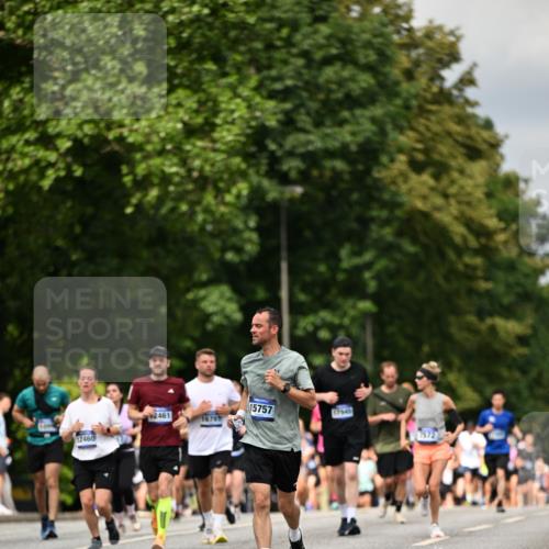 29.06.2025 - hella hamburg halbmarathon Dr. Thomas Lammeyer http://msf.ph/oto/8521605 29.06.2025 10:34:26 Kennedybrücke 1063, 1230, 2302, 2901, 3524, 3573, 4198, 4575, 4819, 6626, 7517, 8048, 9095, 10322, 10880, 10996 meine-sportfotos.de