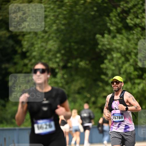 29.06.2025 - hella hamburg halbmarathon Dr. Thomas Lammeyer http://msf.ph/oto/8521717 29.06.2025 10:34:30 Kennedybrücke 1063, 2302, 3524, 3573, 4198, 4819, 6556, 6626, 7517, 8048, 9095, 9830, 10322, 10996 meine-sportfotos.de