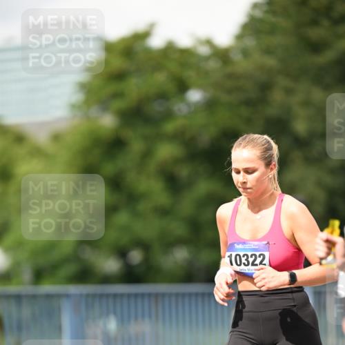 29.06.2025 - hella hamburg halbmarathon Dr. Thomas Lammeyer http://msf.ph/oto/8521745 29.06.2025 10:34:31 Kennedybrücke 1063, 2302, 3524, 3573, 4198, 4819, 6556, 6626, 7517, 8048, 9095, 9830, 10322, 10996 meine-sportfotos.de