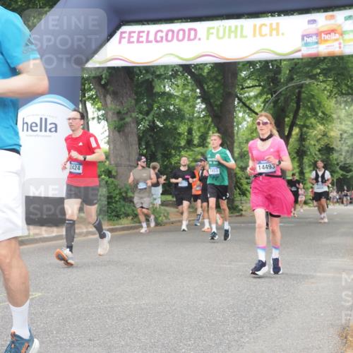 29.06.2025 - hella hamburg halbmarathon KatJ http://msf.ph/oto/8521748 29.06.2025 10:50:15 Zwischen KM18-KM19 2424, 2685, 4328, 7453 meine-sportfotos.de