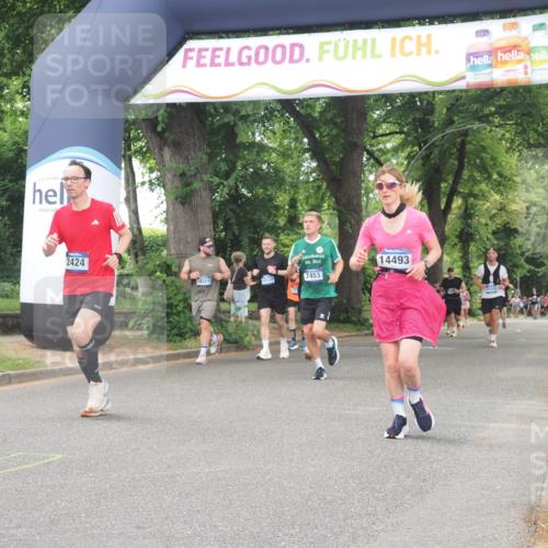 29.06.2025 - hella hamburg halbmarathon KatJ http://msf.ph/oto/8521771 29.06.2025 10:50:15 Zwischen KM18-KM19 2424, 2685, 4328, 7453 meine-sportfotos.de