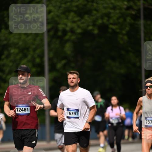 29.06.2025 - hella hamburg halbmarathon Dr. Thomas Lammeyer http://msf.ph/oto/8521792 29.06.2025 10:34:34 Kennedybrücke 2302, 3524, 3573, 4198, 4819, 6556, 6626, 7071, 7517, 9095, 9830, 10322, 10996 meine-sportfotos.de
