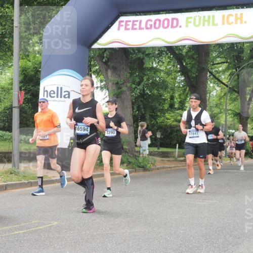 29.06.2025 - hella hamburg halbmarathon KatJ http://msf.ph/oto/8521849 29.06.2025 10:50:19 Zwischen KM18-KM19 2424, 2685, 7290, 7453, 7717 meine-sportfotos.de