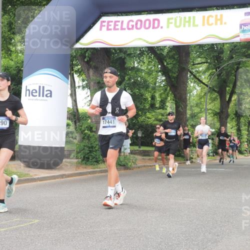 29.06.2025 - hella hamburg halbmarathon KatJ http://msf.ph/oto/8521889 29.06.2025 10:50:20 Zwischen KM18-KM19 2424, 2685, 7290, 7453, 7717 meine-sportfotos.de