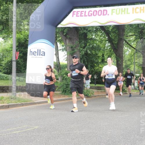 29.06.2025 - hella hamburg halbmarathon KatJ http://msf.ph/oto/8521954 29.06.2025 10:50:22 Zwischen KM18-KM19 3919, 7290, 7453, 7717 meine-sportfotos.de
