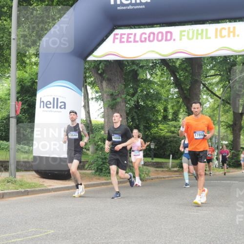 29.06.2025 - hella hamburg halbmarathon KatJ http://msf.ph/oto/8521992 29.06.2025 10:50:25 Zwischen KM18-KM19 1316, 3919, 7717 meine-sportfotos.de