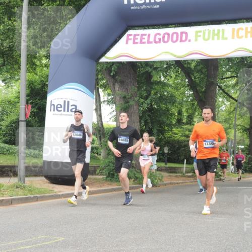 29.06.2025 - hella hamburg halbmarathon KatJ http://msf.ph/oto/8521995 29.06.2025 10:50:25 Zwischen KM18-KM19 1316, 3919, 7717 meine-sportfotos.de