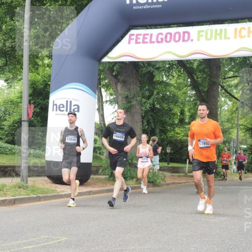 29.06.2025 - hella hamburg halbmarathon KatJ http://msf.ph/oto/8522001 29.06.2025 10:50:25 Zwischen KM18-KM19 1316, 3919, 7717 meine-sportfotos.de