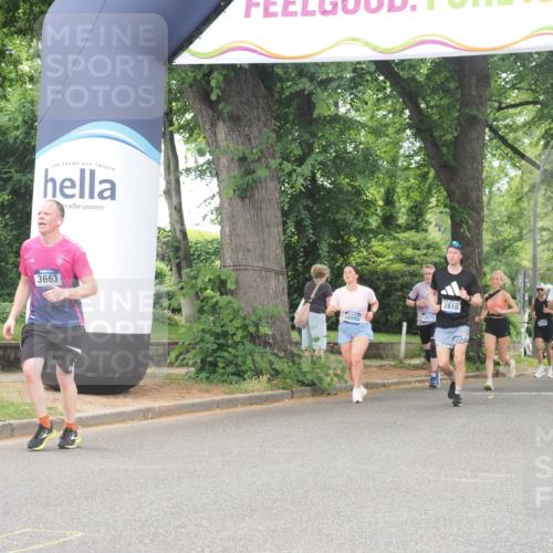 29.06.2025 - hella hamburg halbmarathon KatJ http://msf.ph/oto/8522172 29.06.2025 10:50:34 Zwischen KM18-KM19 3199, 3663 meine-sportfotos.de