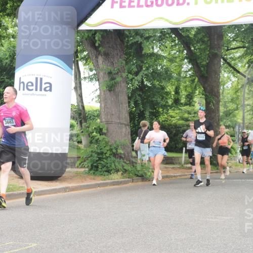 29.06.2025 - hella hamburg halbmarathon KatJ http://msf.ph/oto/8522179 29.06.2025 10:50:34 Zwischen KM18-KM19 3199, 3663 meine-sportfotos.de