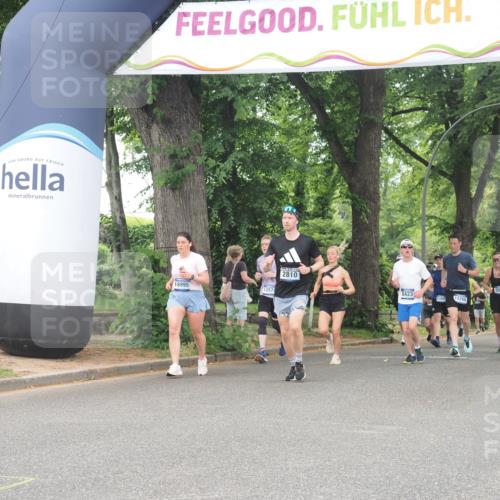 29.06.2025 - hella hamburg halbmarathon KatJ http://msf.ph/oto/8522207 29.06.2025 10:50:35 Zwischen KM18-KM19 2810, 3199, 3663 meine-sportfotos.de
