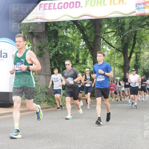 29.06.2025 - hella hamburg halbmarathon KatJ http://msf.ph/oto/8522617 29.06.2025 10:50:52 Zwischen KM18-KM19 1531, 4945, 6966 meine-sportfotos.de
