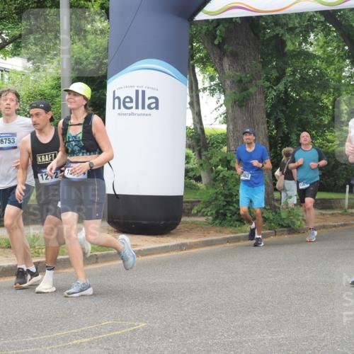 29.06.2025 - hella hamburg halbmarathon KatJ http://msf.ph/oto/8522703 29.06.2025 10:50:55 Zwischen KM18-KM19 1212, 1531, 4945 meine-sportfotos.de